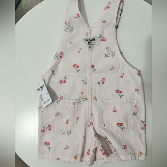 🆕 Oshkosh 2T Cherry Print Shortalls - Picture 3 of 3